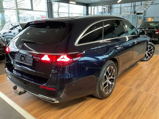 Mercedes-Benz E 220 AVANTGARDE E 220 d Estate