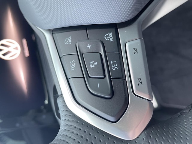 Volkswagen Golf 1.5 eTSI DSG R-Line