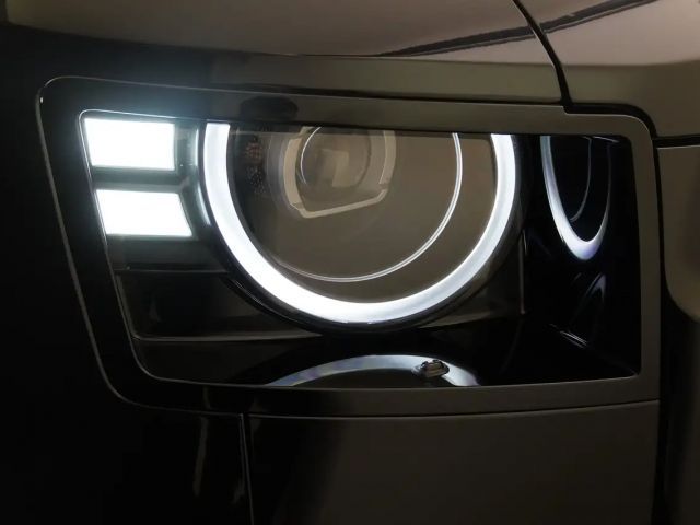 Land Rover Defender SE