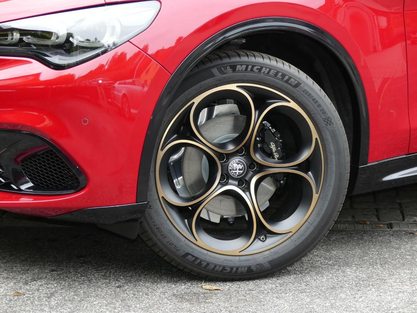 Alfa Romeo Stelvio AT8 Q4 Turbo