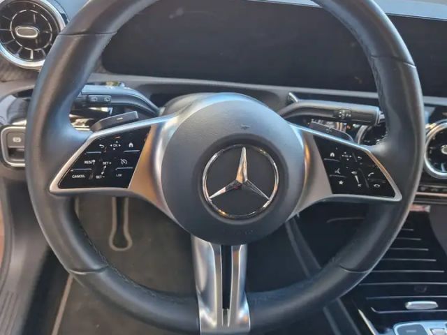 Mercedes-Benz A 180 A 180 Aut. Neuwertig-LED-NAVI-Teilleder-Rosegold!