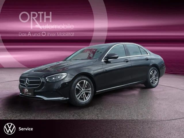 Mercedes-Benz E 200 Sedan