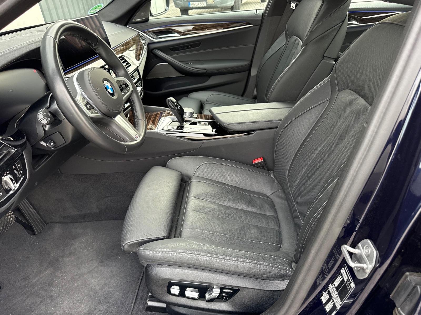 BMW 540 540i Luxury Line Sedan