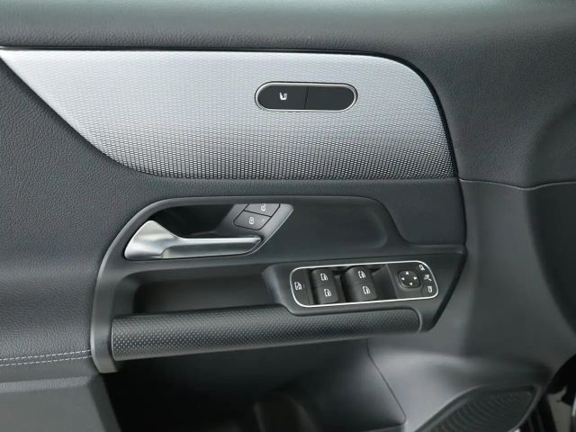 Mercedes-Benz B 180 B 180 d Style