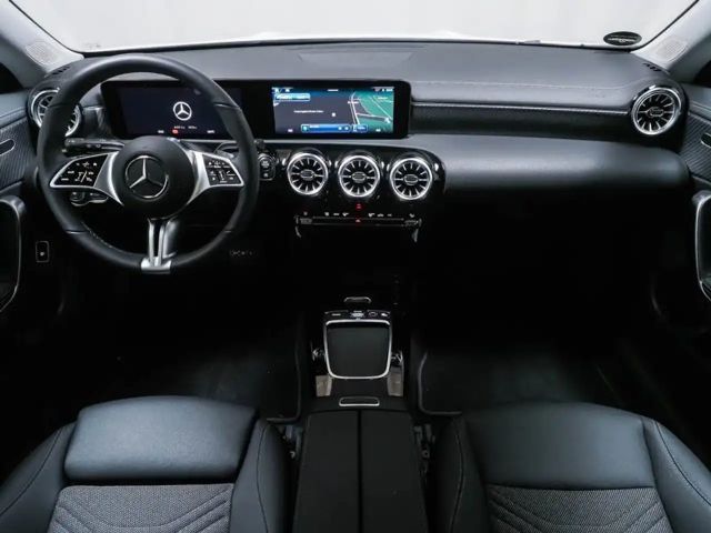 Mercedes-Benz CLA 180 PRO+LED+KAM+KEY+AMBI+NAVI+EASY-PACK