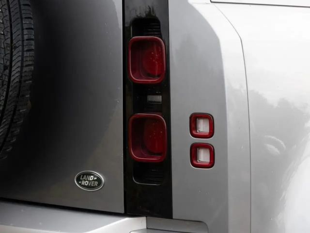 Land Rover Defender 110 D250 SE