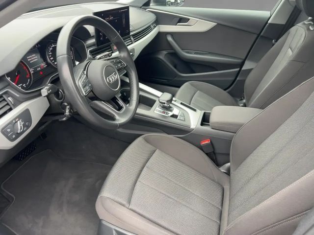 Audi A4 35 TFSI Avant Sedan