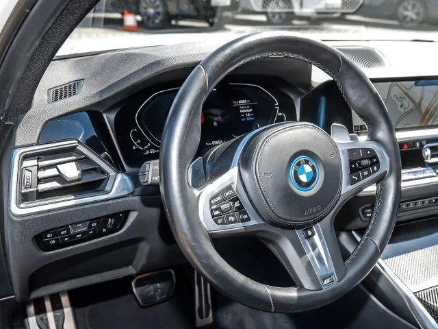 BMW 330 330e M-Sport xDrive