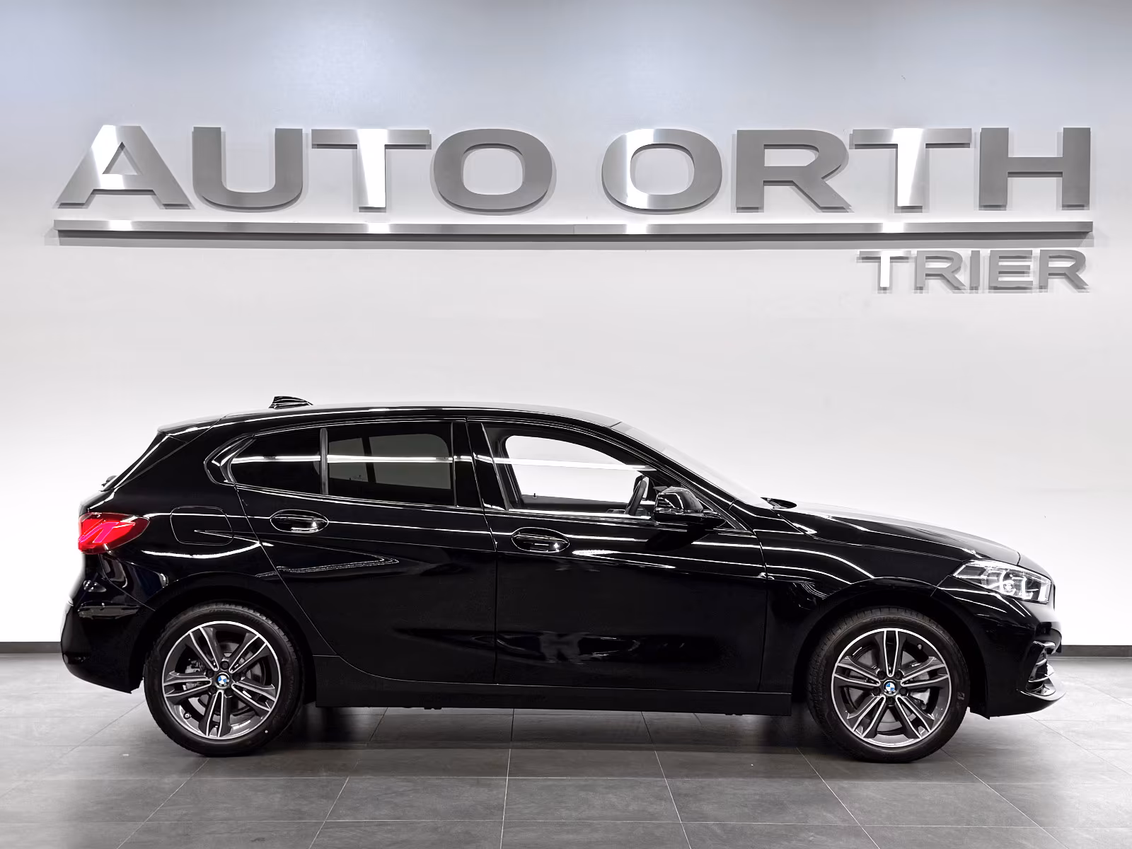 BMW 118 118i Sedan Sport Line