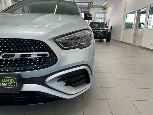Mercedes-Benz GLA 180 AMG Line