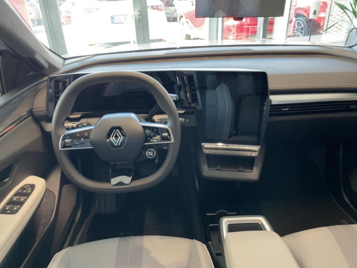 Renault Scenic E-Tech Iconic