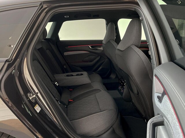 Audi A6 Avant Quattro S-Tronic