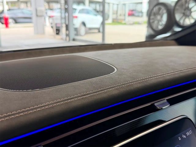 Mercedes-Benz EQE 300 Sedan