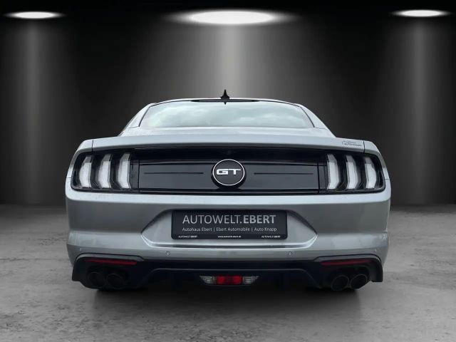 Ford Mustang Fastback GT 5.0 V8