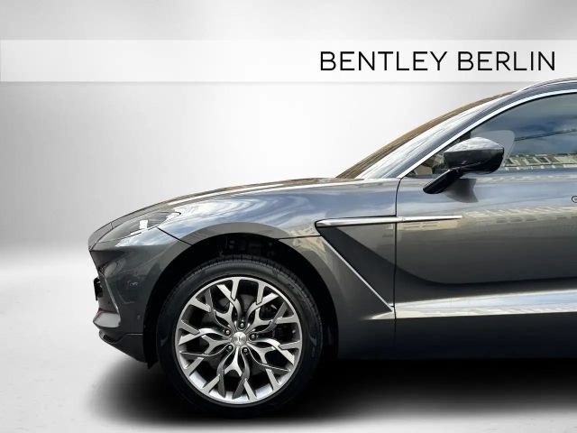 Aston Martin DBX V8
