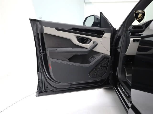 Lamborghini Urus SE MY25 I 23" I AHK I B&O I PANO