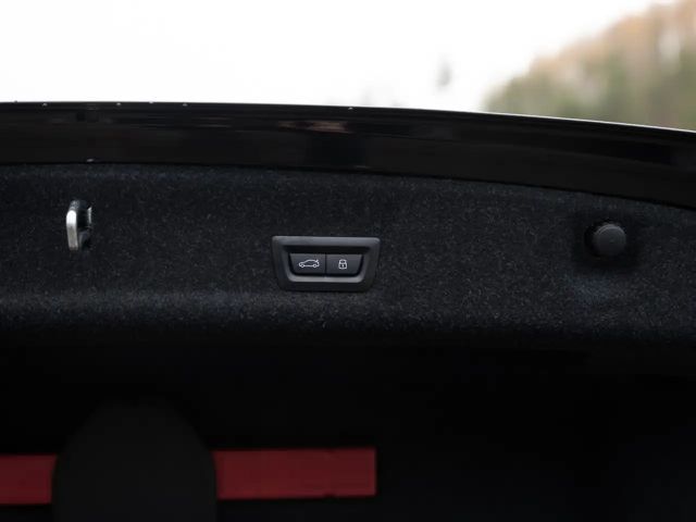 BMW 320 320i M-Sport Sedan