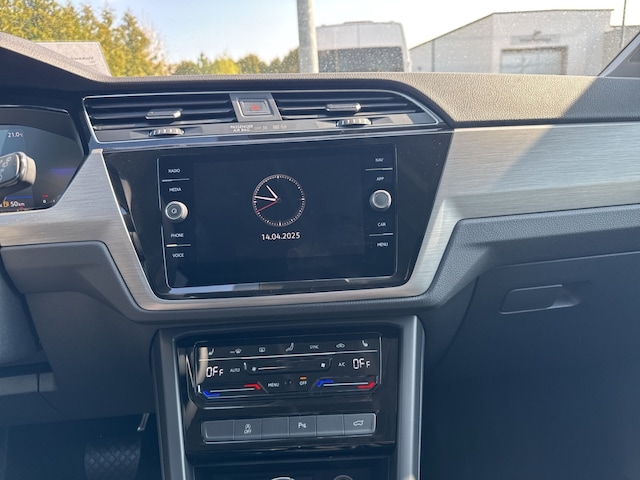 Volkswagen Touran 1.5 TSI DSG Comfortline Navi Digitales Cockpit Sperrdiff. ACC El. Heckklappe