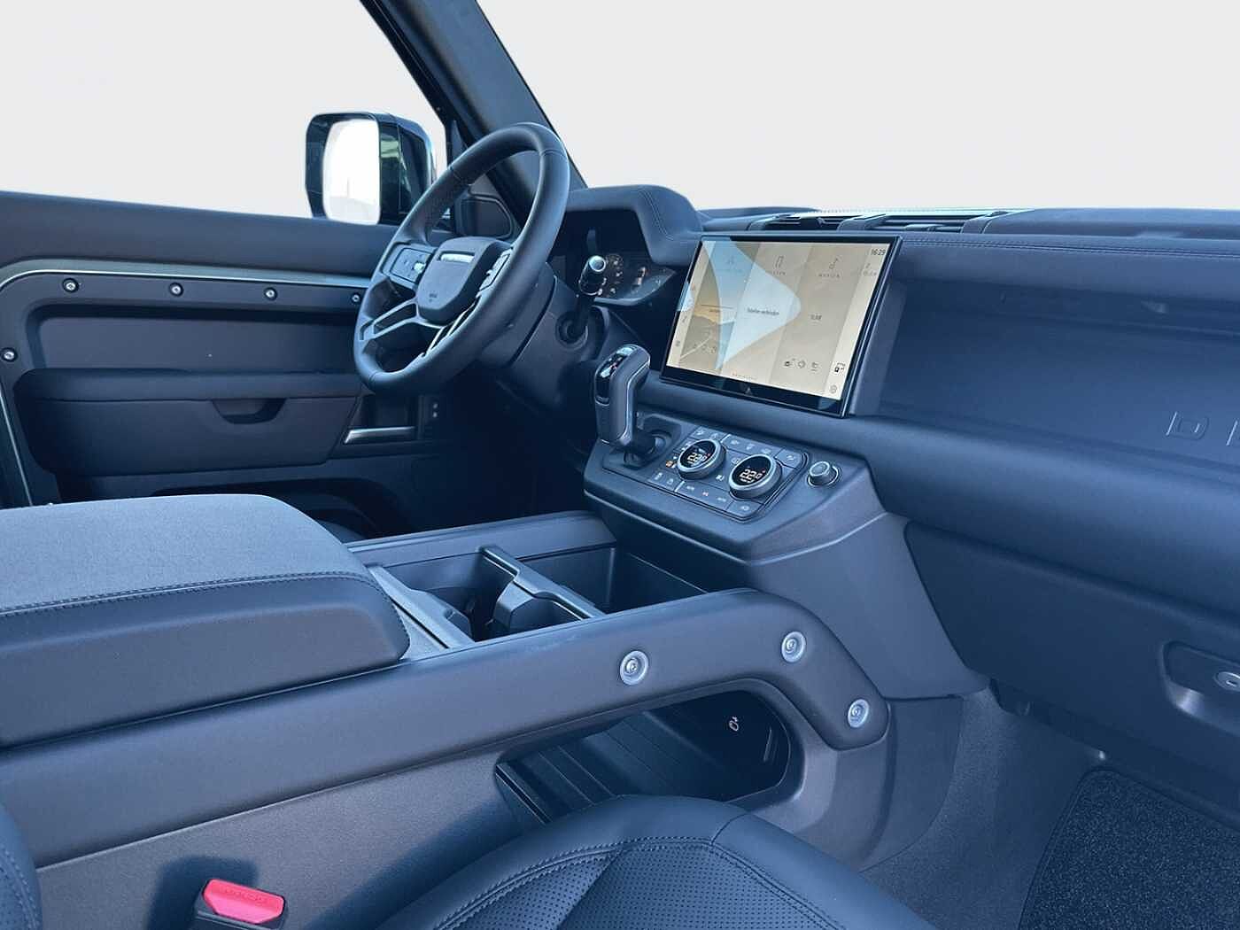 Land Rover Defender 110 Dynamic SE