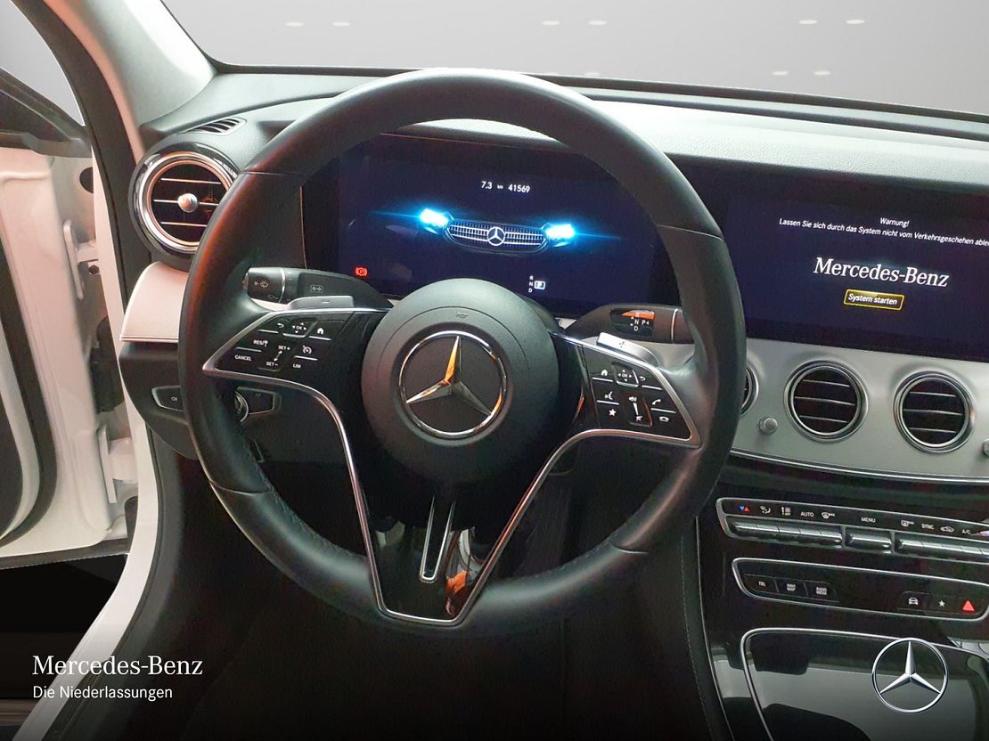 Mercedes-Benz E 200 Sedan