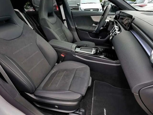 Mercedes-Benz CLA 200 AMG Line Coupé