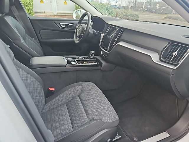 Volvo V60 AWD Core Recharge T6