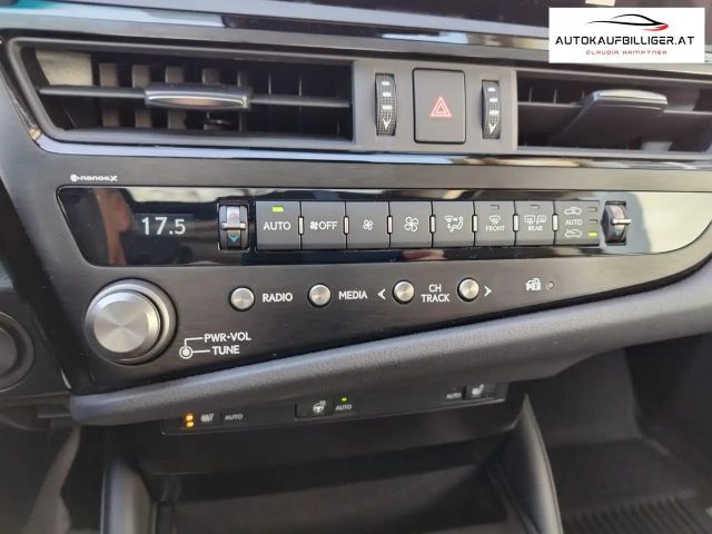 Lexus ES Business Line