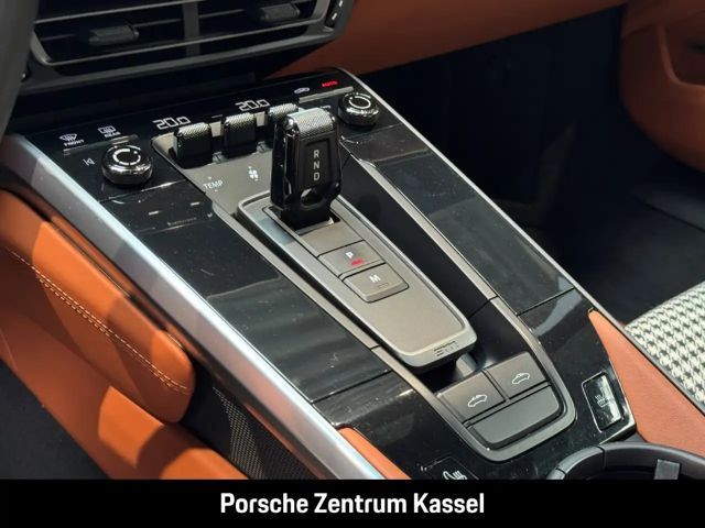 Porsche 992 4 Coupé Targa