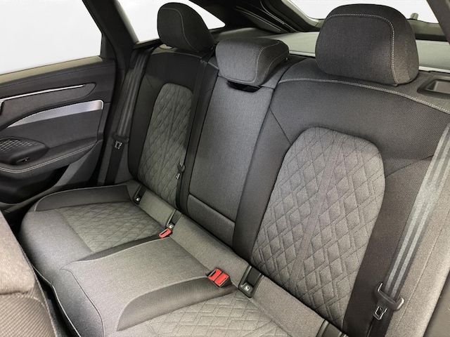 Audi A6 Avant Quattro S-Tronic