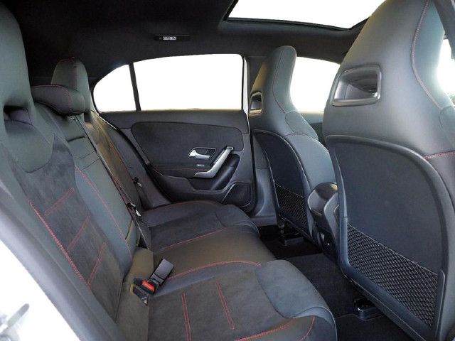 Mercedes-Benz A 200 A 200 d