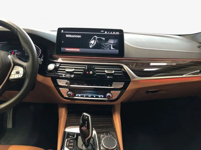 BMW 530 530d Luxury Line Sedan xDrive