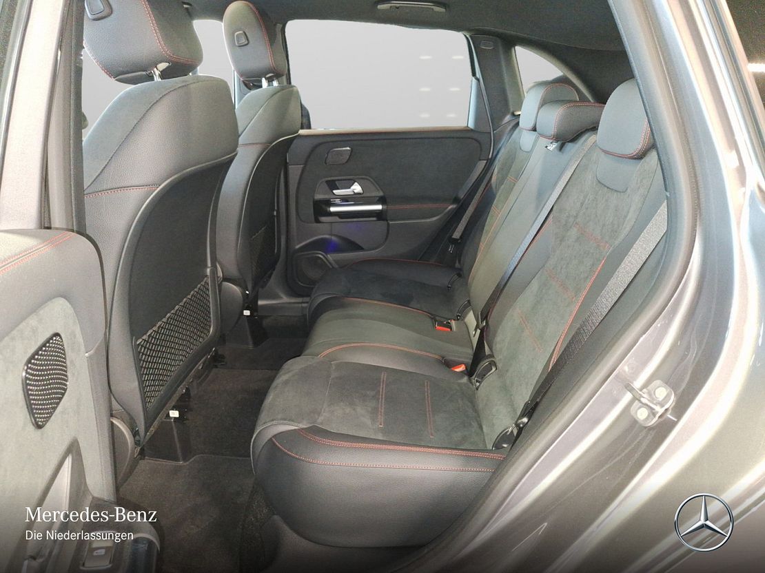 Mercedes-Benz B 180 AMG Line Sedan