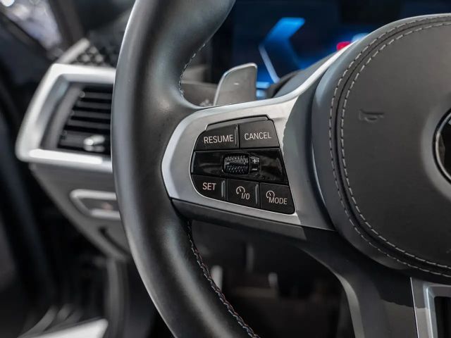 BMW X7 M 60i FACEL. PANO AHK HUD 360° LED STANDHZ