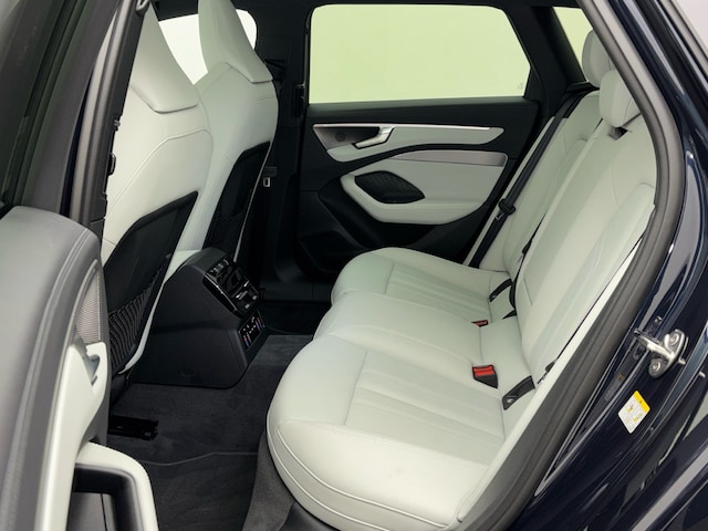 Audi A6 Avant Quattro S-Tronic