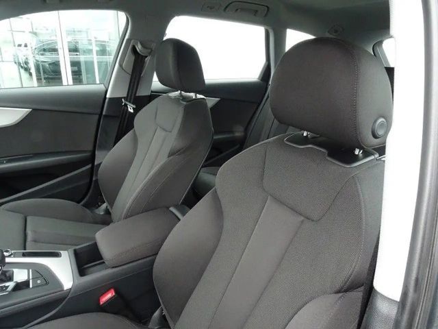 Audi A4 40 TFSI Avant S-Line S-Tronic