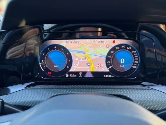 Volkswagen Golf 1.5 TSI R-Line Variant