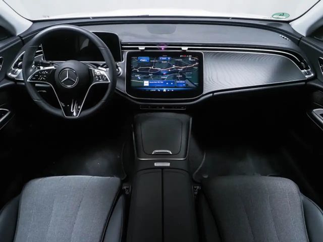 Mercedes-Benz E 200 4MATIC AVANTGARDE Sedan