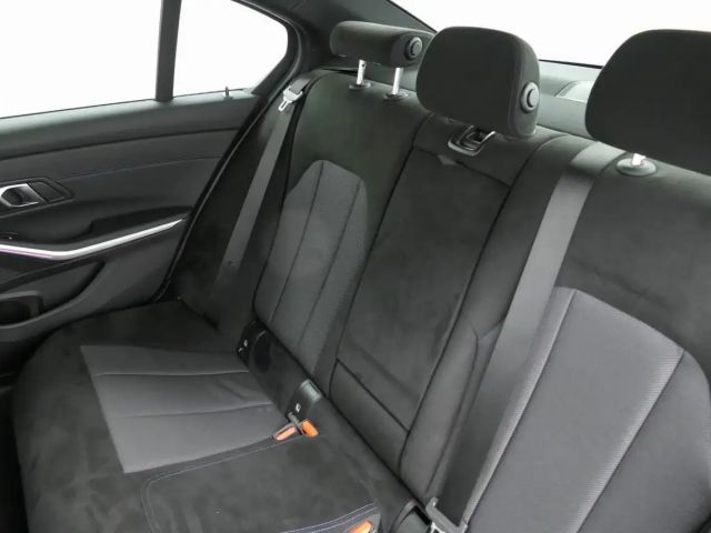 BMW 320 320i M-Sport Sedan