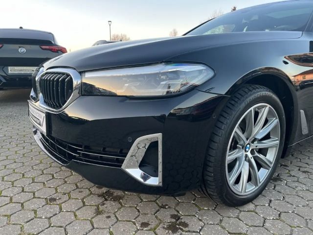 BMW 520 520d Luxury Line Touring xDrive