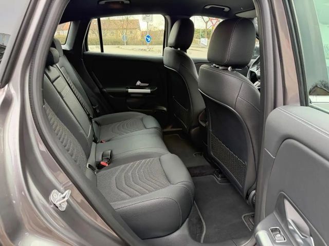 Mercedes-Benz EQA 300 4MATIC Progressive