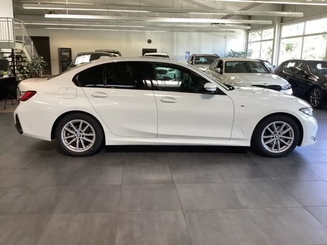 BMW 320 320d M-Sport Sedan xDrive