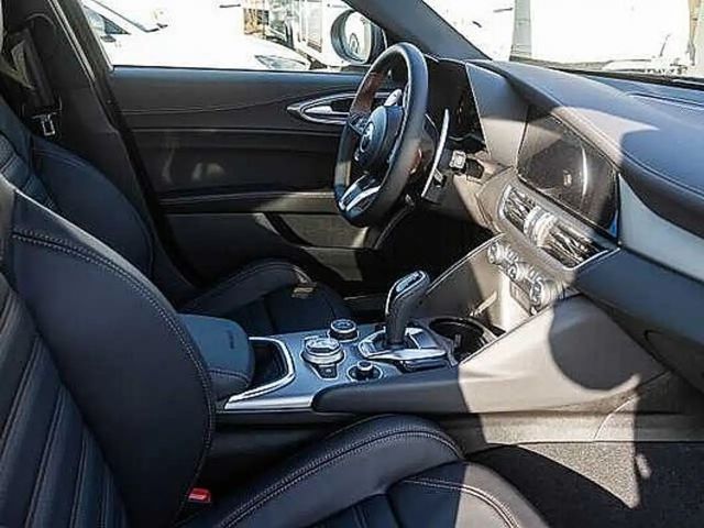 Alfa Romeo Giulia AT8 Q4