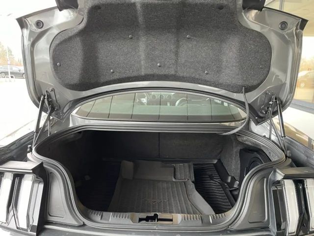 Ford Mustang Fastback GT 5.0 V8