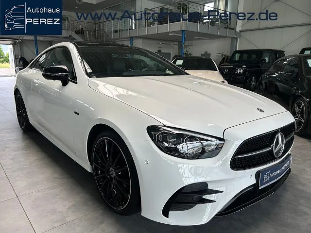 Mercedes-Benz E 220 AMG Line Coupé E 220 d