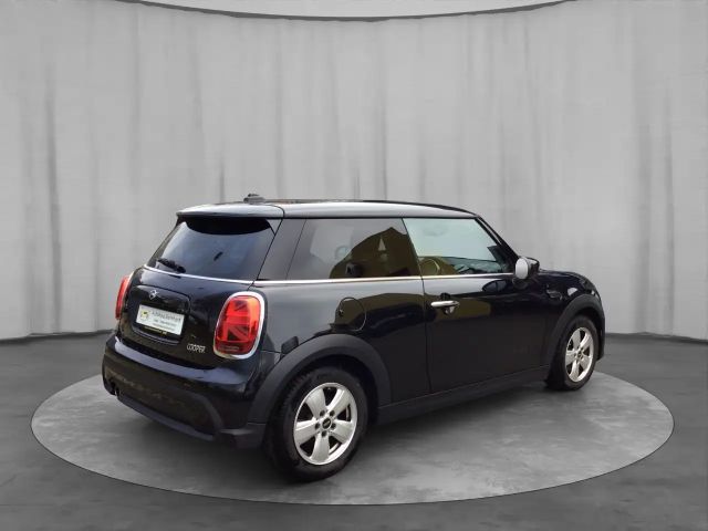 MINI Cooper Automatik 3t. Essential Trim