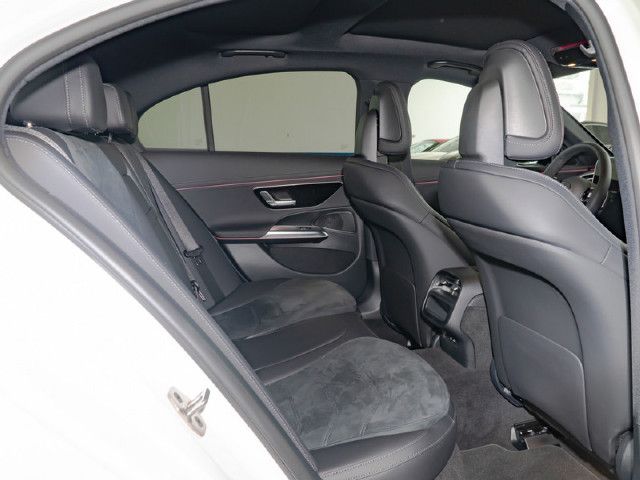 Mercedes-Benz E 200 AMG Line Sedan