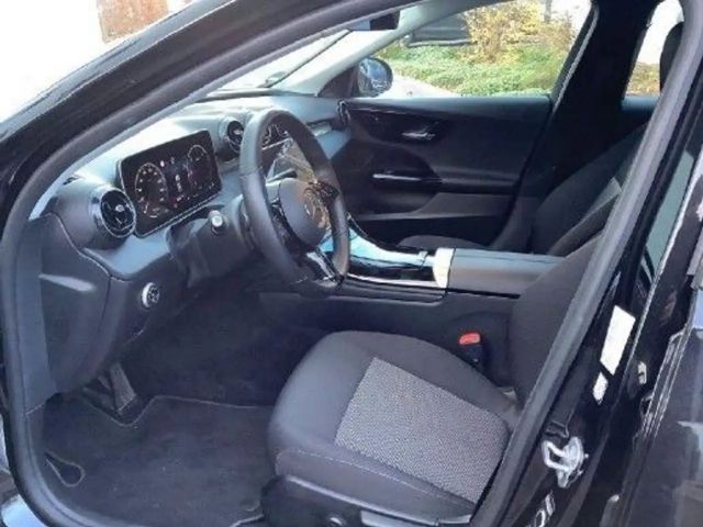 Mercedes-Benz C 200 C 200 d Sedan