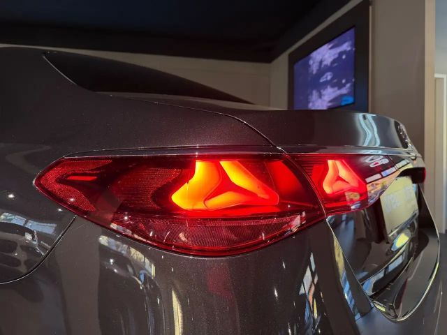 Mercedes-Benz E 220 AMG Line E 220 d Sedan