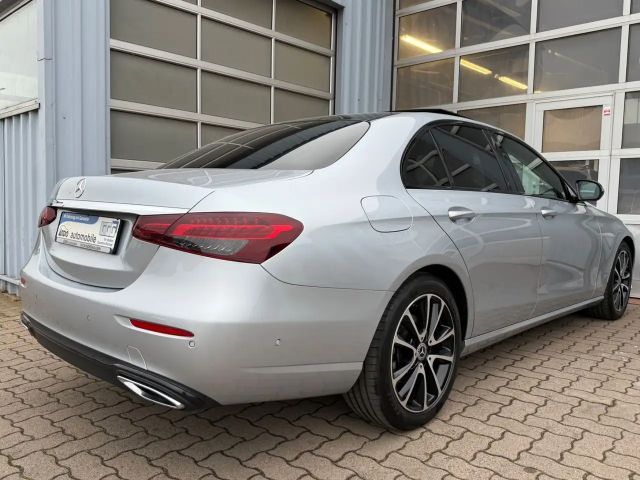 Mercedes-Benz E 220 E 220 d Sedan