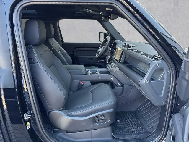 Land Rover Defender 90 D250 Dynamic SE